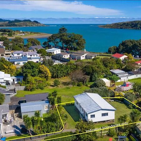 Raglan Family Beach Retreat - 2 Bedrooms - With Wifi Exterior photo