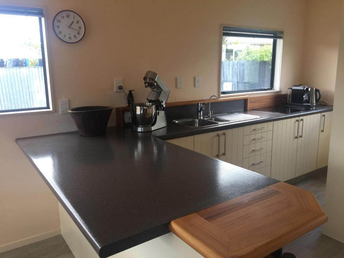 Raglan Family Beach Retreat - 2 Bedrooms - With Wifi Exterior photo