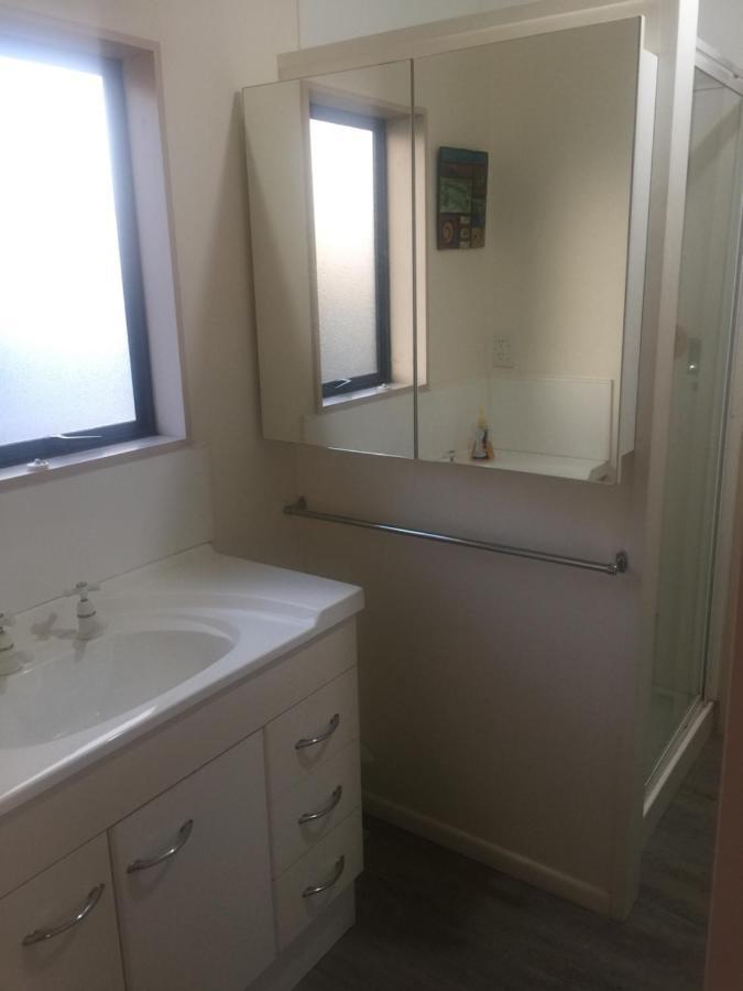 Raglan Family Beach Retreat - 2 Bedrooms - With Wifi Exterior photo