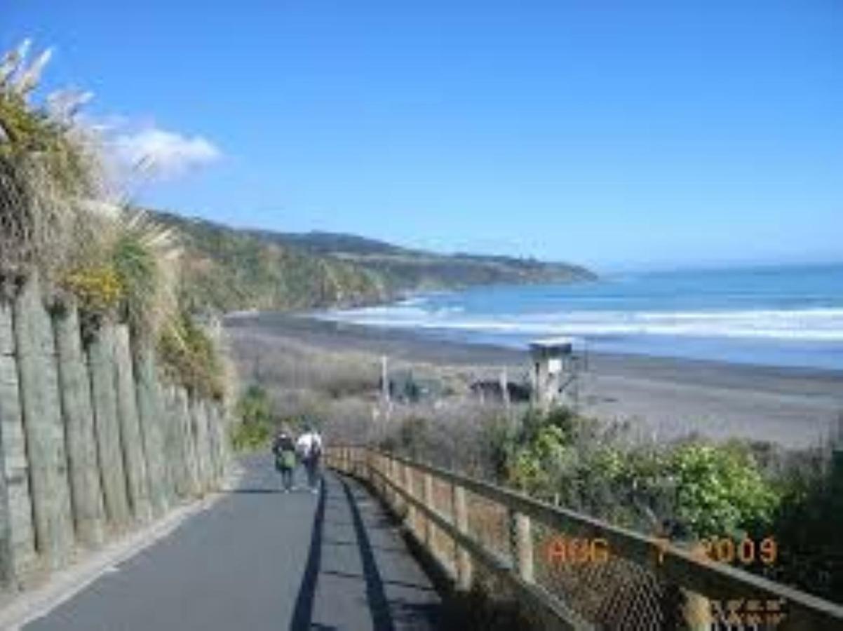 Raglan Family Beach Retreat - 2 Bedrooms - With Wifi Exterior photo