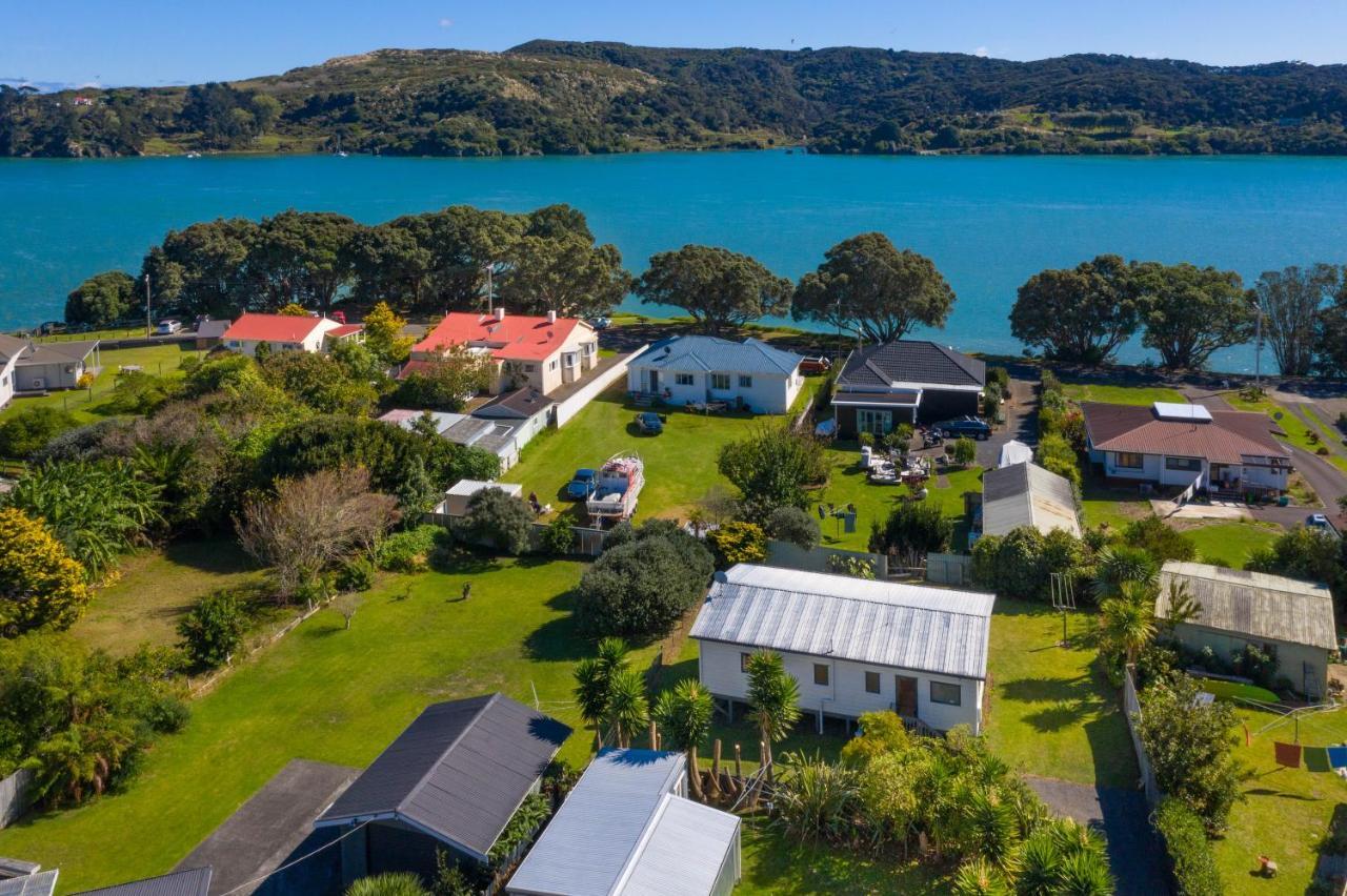 Raglan Family Beach Retreat - 2 Bedrooms - With Wifi Exterior photo